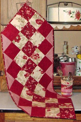 Fat Quarter Table Runner I Pattern Q110, Little Turtle Cottage